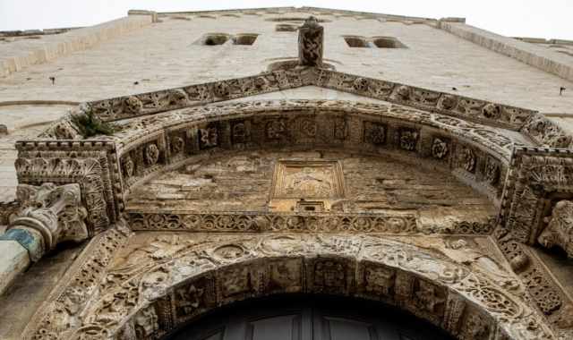 Bari, i magnifici portali della Basilica di San Nicola: vertice inarrivabile del romanico pugliese